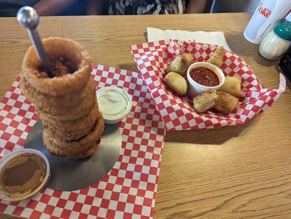 Crispy Onion Rings with Dipping Sauce